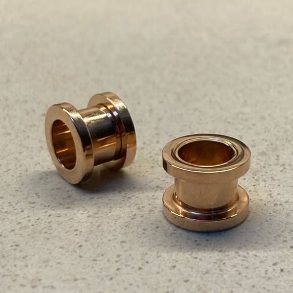 BODY VIBE👂🏼00g Rose Gold Screw Fit Tunnel Plugs - Picture 2 of 6